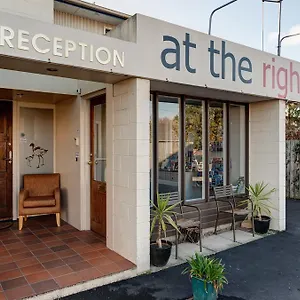  Hostel At The Right Place